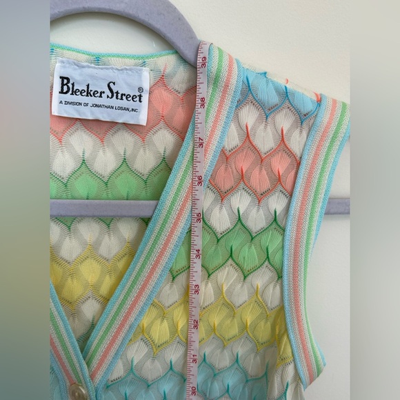 Fabulous 70s Vintage Sleeveless V-Neck Sundress! Fits like an XS - by Bleeker St - Picture 14 of 15